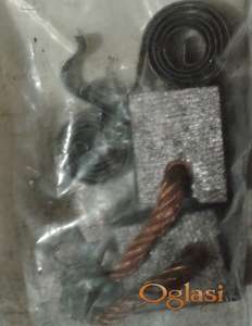 Četkice sa oprugama za elektropokretač za Z101, Z128, Jugo, Lada, Lancia, Seat Iskra 16.905.108, dimenzije 8 x 17 x 19 mm,   2 komada, cena 200 dinara za par, UPOREDNA TABELA: Cargo: JSX162, Fiat: 4114432, 4255496,74861781, SCON.JSX-16, Femsa: 13784-37, 1378425,1378437, Iskra: 16.905.108,16.905.421, IKSX12, Bosch: 1917000255,9009334312, Magneti marelli:74861781, 74868181,SCON.JSX-16, Lucas: TAB604, Ika: 0.1459.1, Era: 233041, Waiglobal: 68-9301,68-95800, Motorherz: JSX162CN, Mario Ghibaudi: SFESX-16,SIKSX-1, SJSX-16, Krauf: SHZ0162, ZA AGREGATE: Iskra: 11130007, 11130029, 11130034,11130085, 11130102... Magneti marelli: 63220700, 63220732, 63220735,63220740, 63220741... Femsa: MTS121, MTS1210, MTS1222,MTS1223, MTS1229,